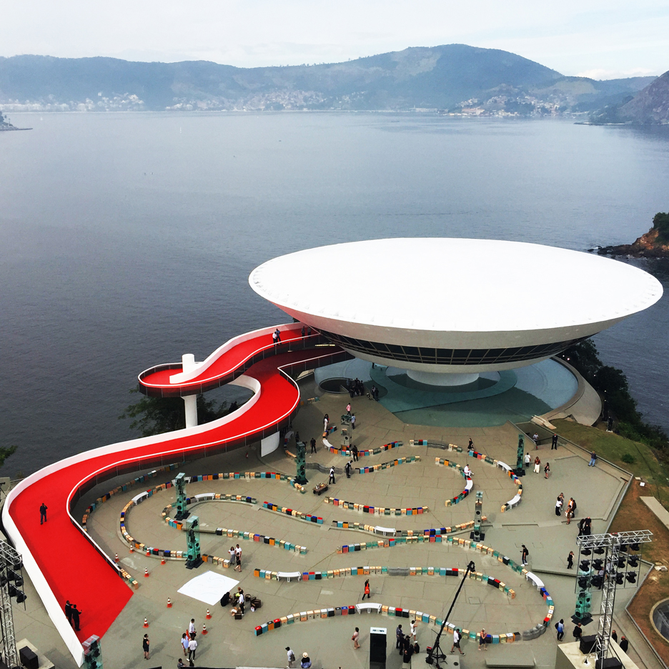 louis-vuitton-cruise-show-Es-Devlin-fashion-Niemeyer-Niteroi-museum_dezeen_SQ